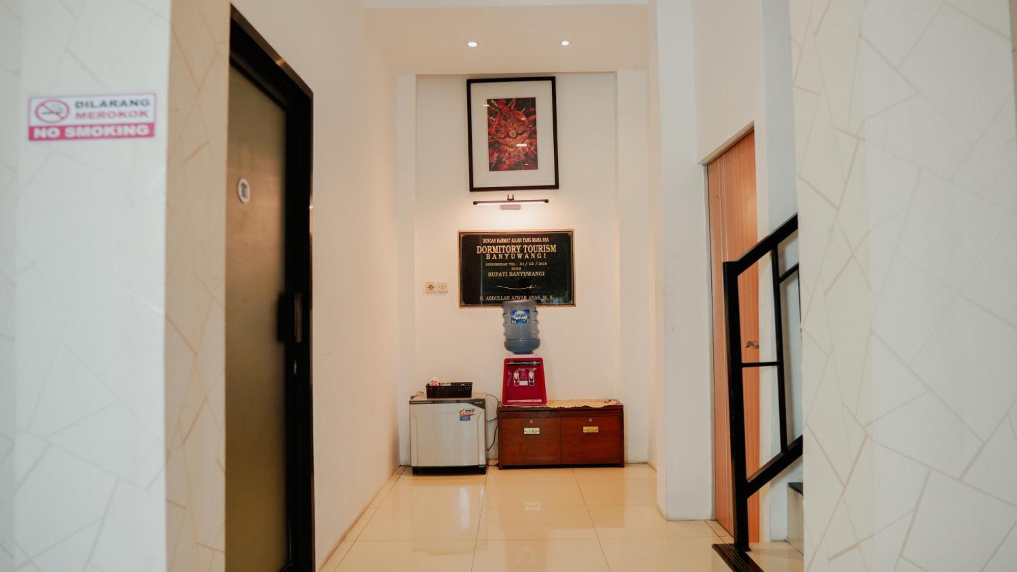 Dormitory Tourism Sritanjung Banyuwangi By Gajahsora Management Exterior foto
